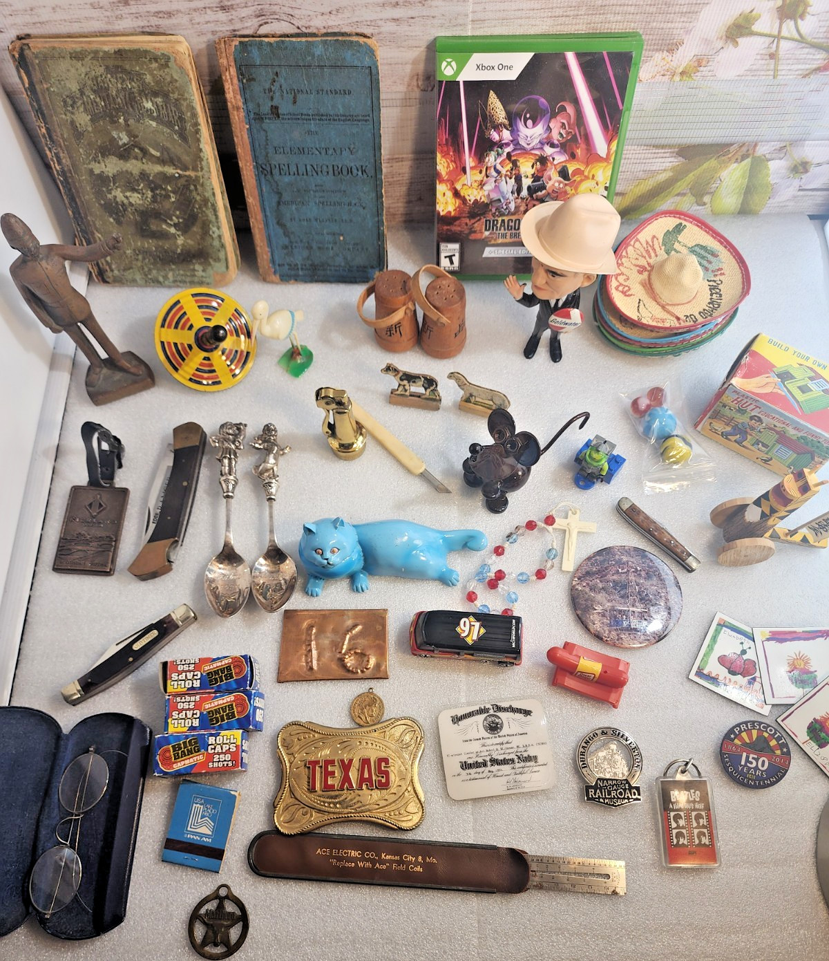Junk Drawer Lot/Antiques/Collectibles/Nostalgic Junk Drawer Lot/Antiques/Collectibles/Nostalgic