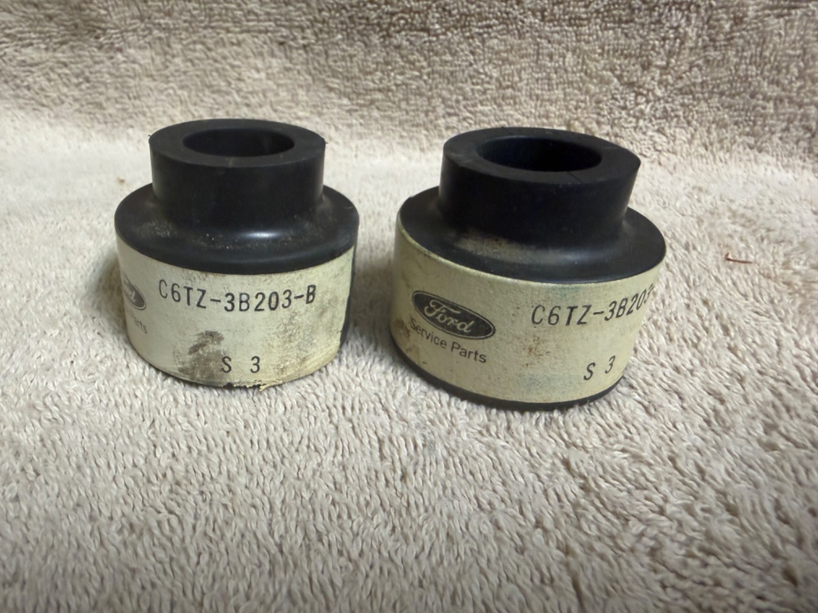 NOS FORD C6TZ-3B203-B 1966-1972 BRONCO F-250 FRONT RADIUS ARM BUSHINGS (2)