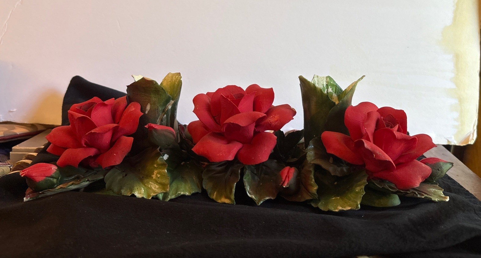 Capodimonte Vnt Porcelain Handcrafted Floral candle holder by Carlo Lavastano Capodimonte Vnt Porcelain Handcrafted Floral candle holder by Carlo Lavastano