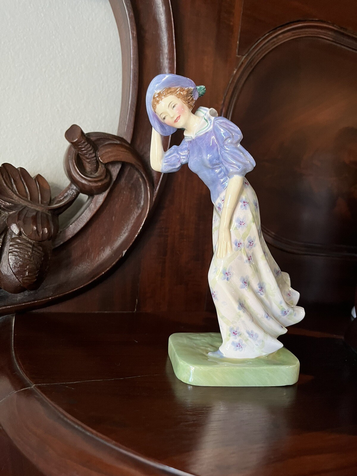 VINTAGE ROYAL DOULTON - WINDFLOWER - HN 1764- ISSUED 1936-1949, A Treasure VINTAGE ROYAL DOULTON - WINDFLOWER - HN 1764- ISSUED 1936-1949, A Treasure