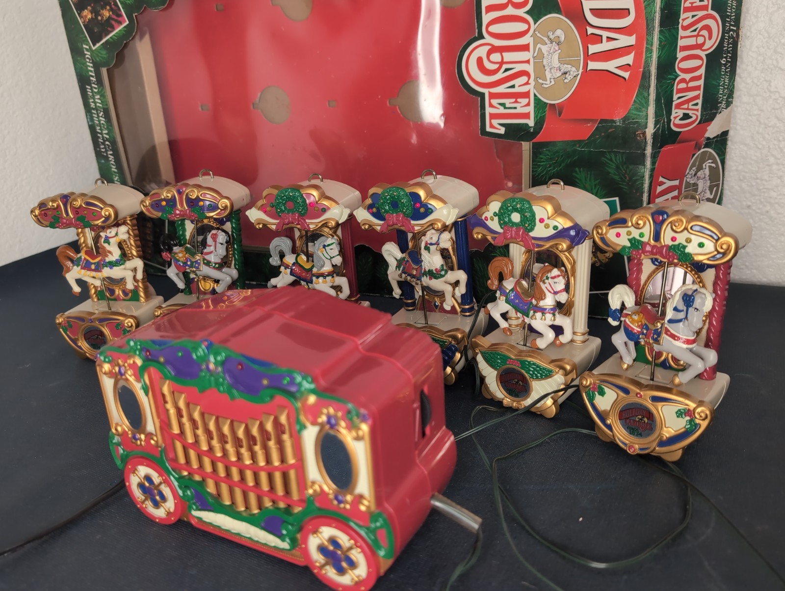 Vintage 1992 Mr Christmas Holiday Carousel 6 Horses & Organ w Lights 680599