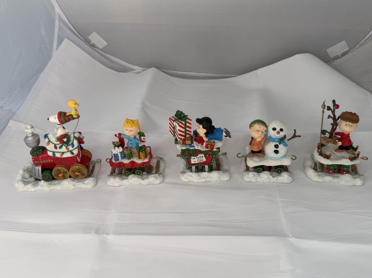Vintage 2004 Danbury Mint Peanuts Christmas Train 5-Piece Set Snoopy Charlie