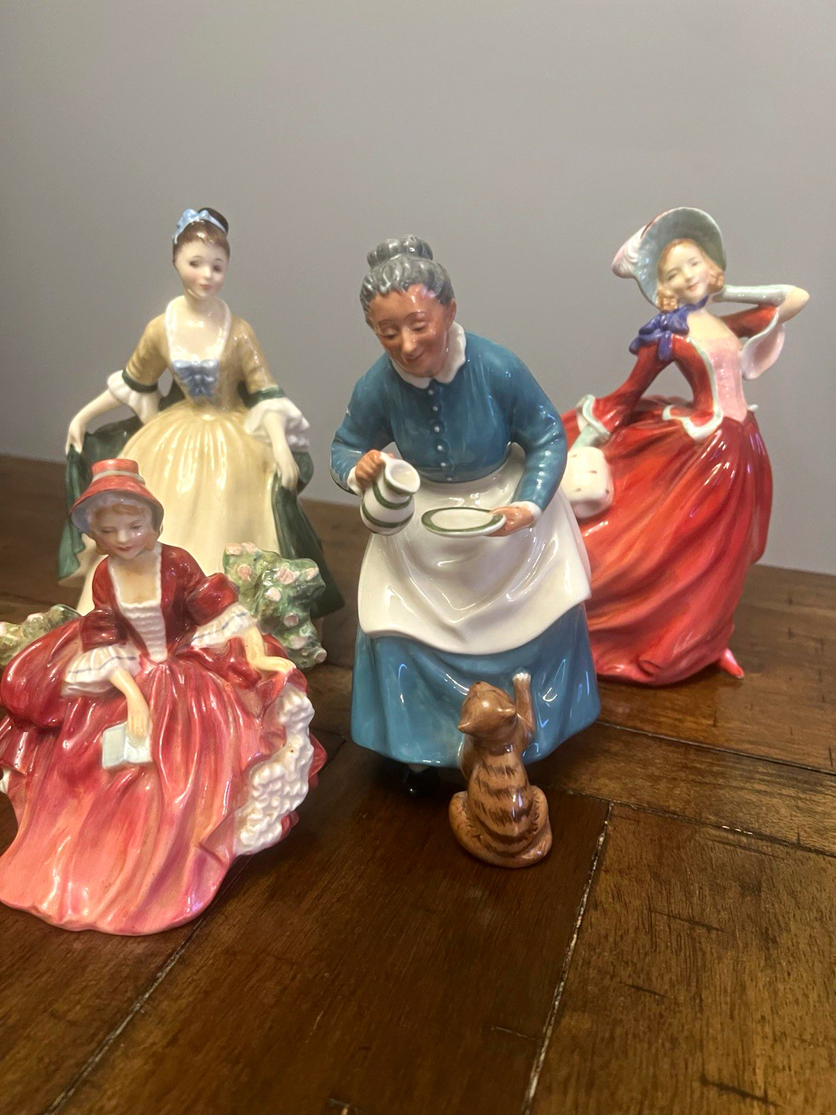 Royal Doulton Figurines Lot 4 Autumn Breezes, Lydia, Elegance, The Favourite Royal Doulton Figurines Lot 4 Autumn Breezes, Lydia, Elegance, The Favourite