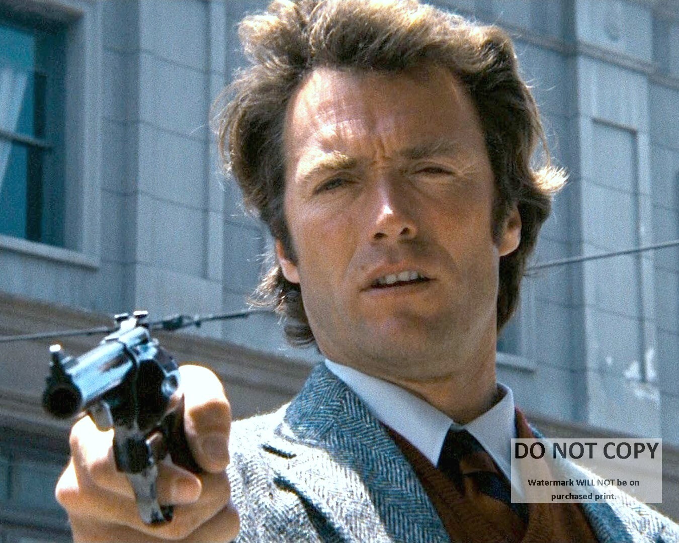 CLINT EASTWOOD BRANDISHING HIS .44 MAGNUM IN 