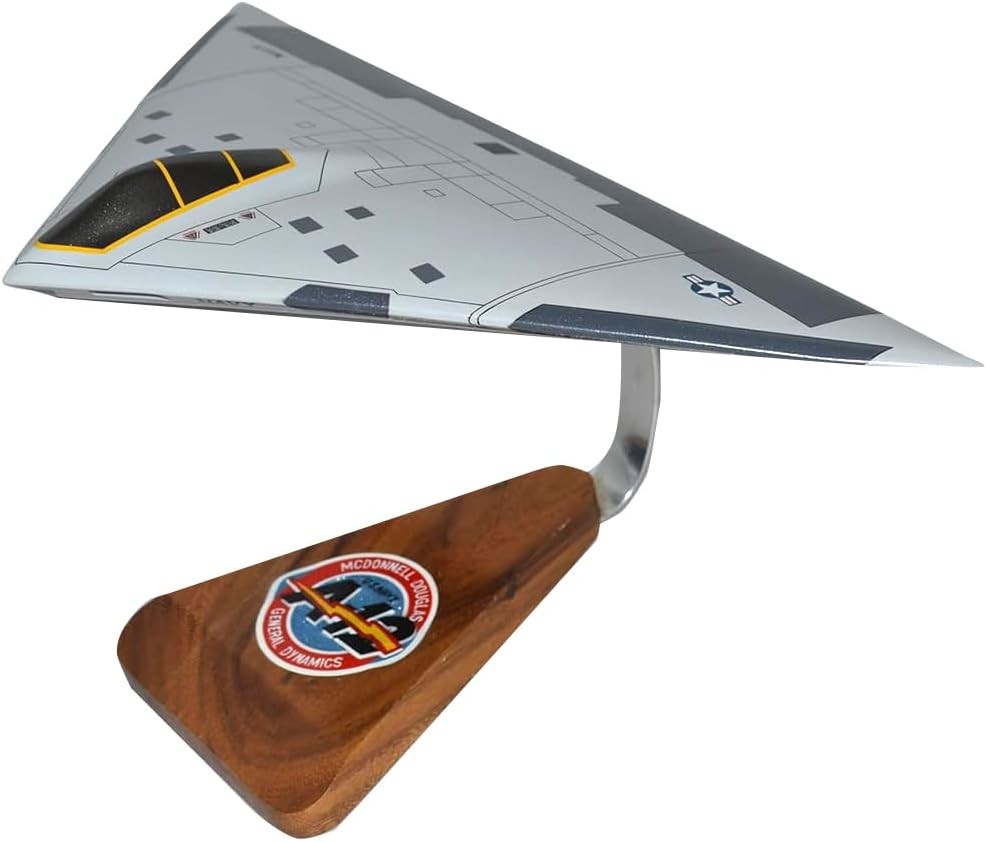 USN McDonnell Douglas A-12 Avenger II Stealth Bomber Desk Model 1/48 SC Airplane