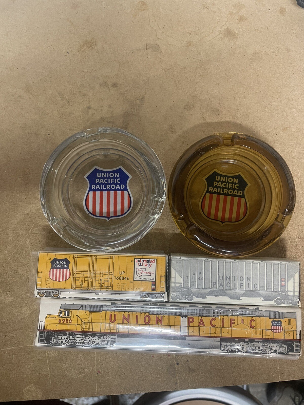 union pacific DD40x, Hopper and Box Car Matches with 1 UP Ashtray union pacific DD40x, Hopper and Box Car Matches with 1 UP Ashtray