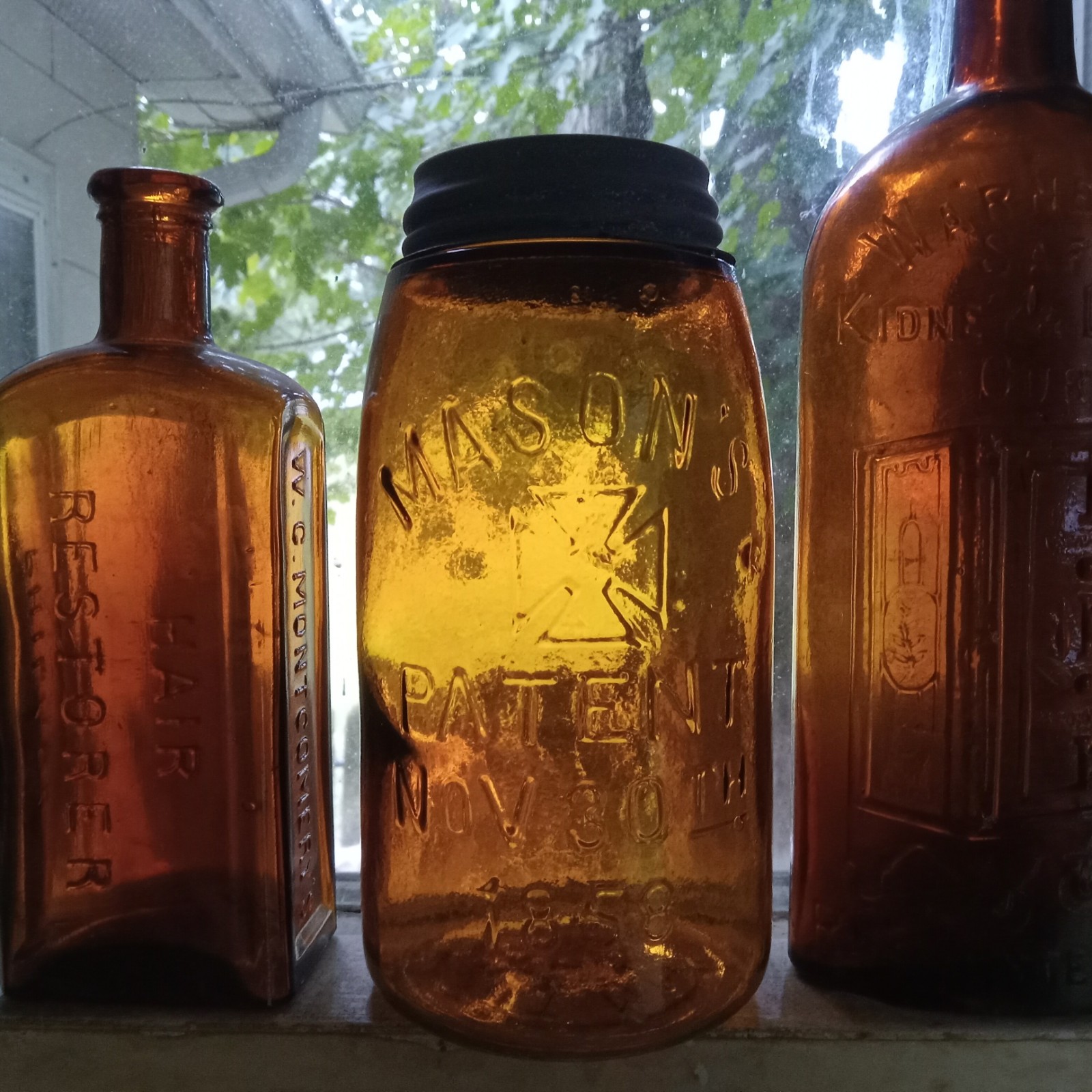 PRETTY GOLDEN AMBER MASON'S HERO CROSS PATENT 1858 QUART FRUIT JAR &ORIGINAL LID PRETTY GOLDEN AMBER MASON'S HERO CROSS PATENT 1858 QUART FRUIT JAR &ORIGINAL LID