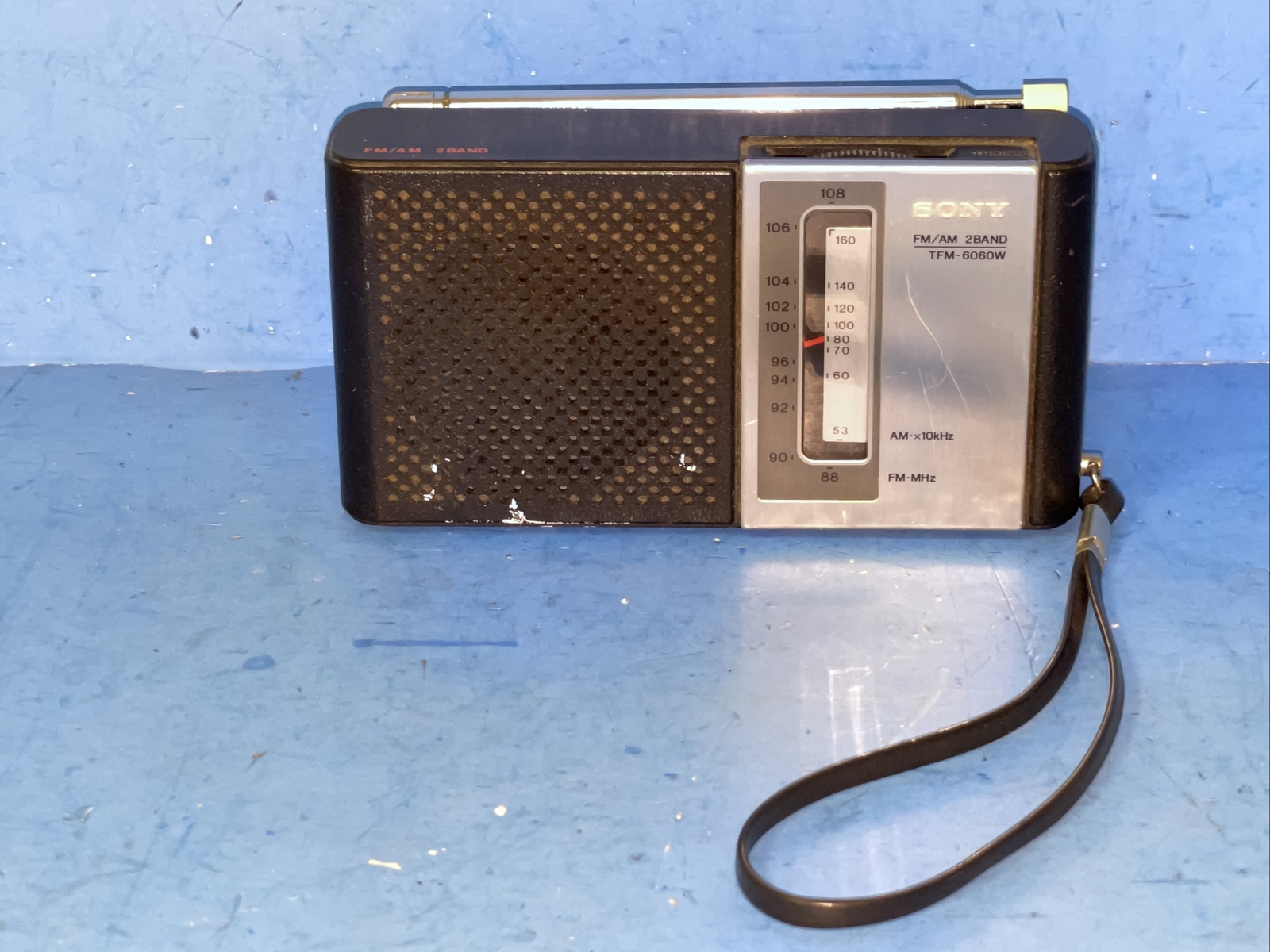 VINTAGE COLLECTOR SONY FM/AM 2BAND TFM-6060W