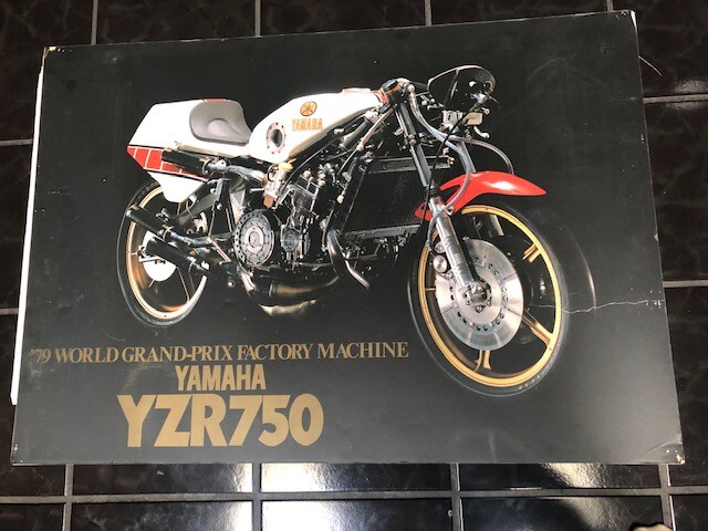 WORLD GRAND-PRIX FACTORY MACHINE YAMAHA YZR750