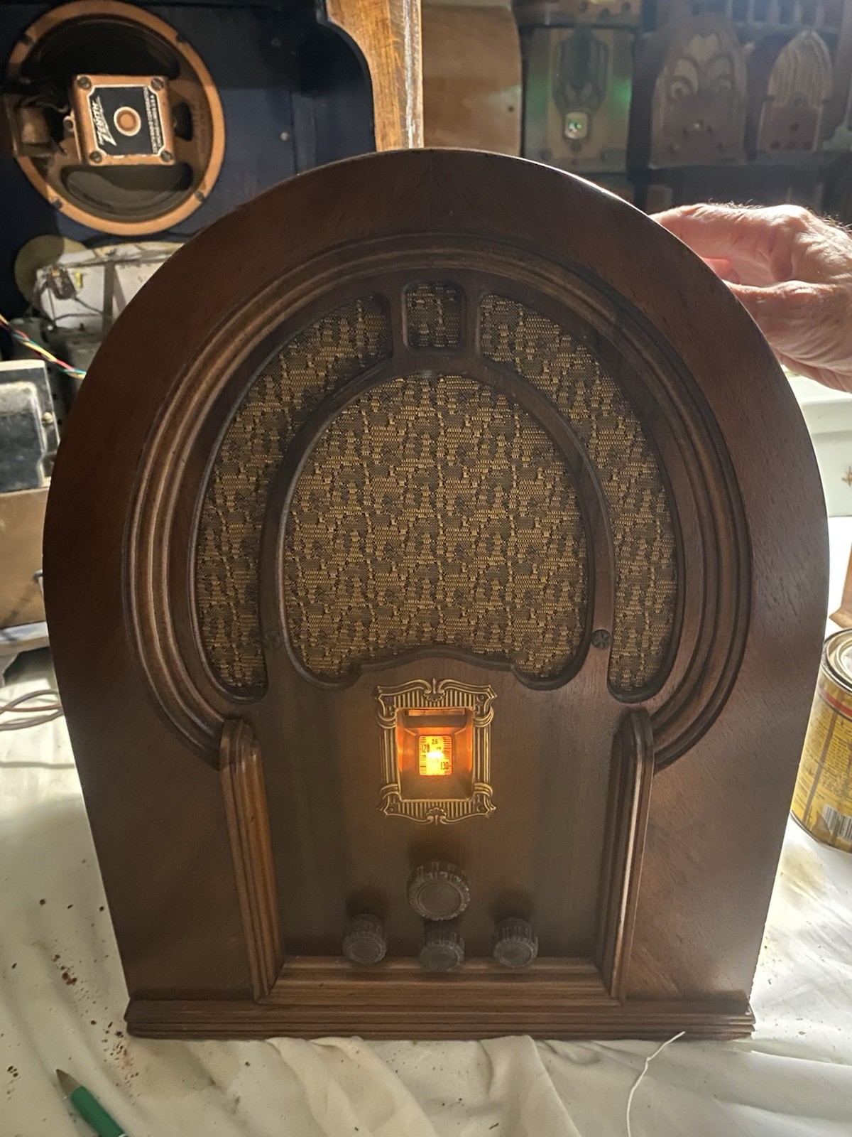 PHILCO MODEL 89 CATHEDRAL WOODEN TUBE RADIO-WORKS-READ DETAILS PHILCO MODEL 89 CATHEDRAL WOODEN TUBE RADIO-WORKS-READ DETAILS