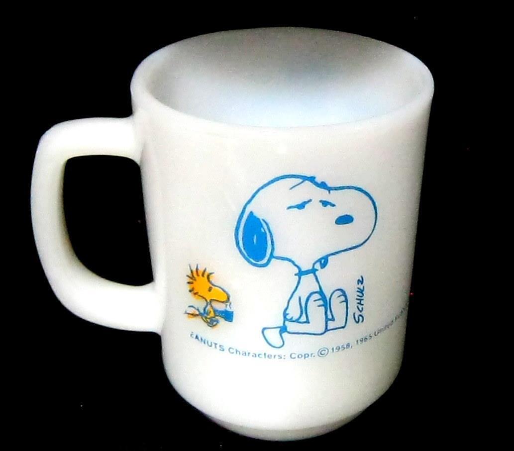 Vintage 1965 Milk Glass Snoopy \