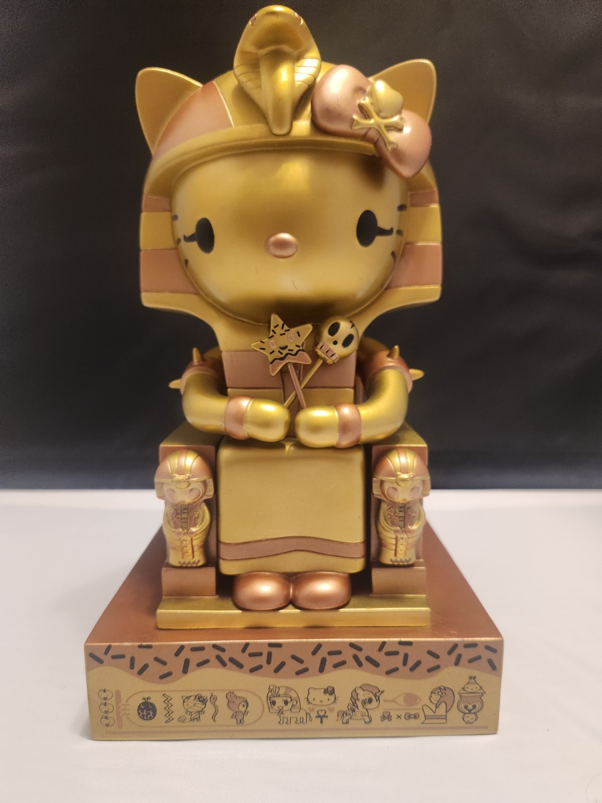 Tokidoki x Hello Kitty - Rare Gold Kittypatra Figure Limited Edition 310/500 Tokidoki x Hello Kitty - Rare Gold Kittypatra Figure Limited Edition 310/500