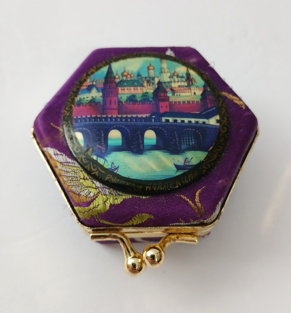 Vintage Russian Silk Gold Tone Kiss Lock Hexagonal Ring Jewelry Box Moscow Art