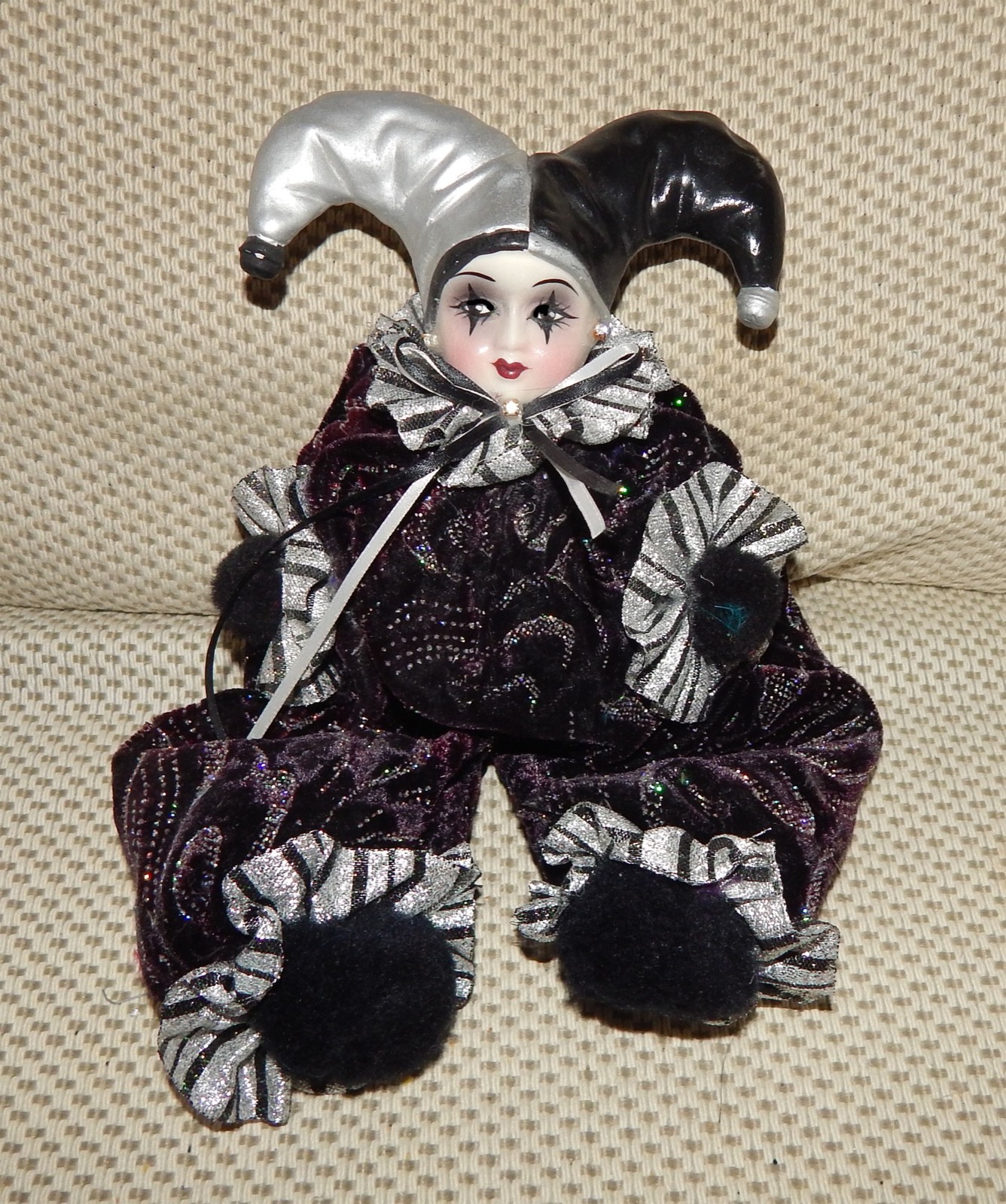Couch soft body Pierrot Jester Clown doll Music Box also can be hung on the wall Couch soft body Pierrot Jester Clown doll Music Box also can be hung on the wall