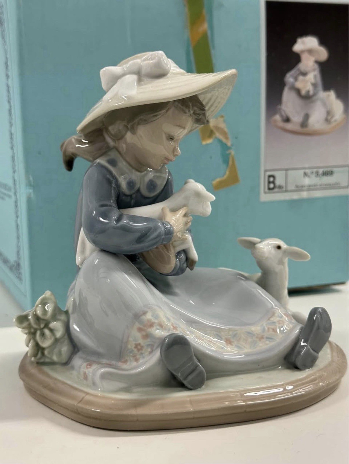 Vintage Lladro Porcelain Figurine Girl with Lambs #5469 Original Box Spain | Ne