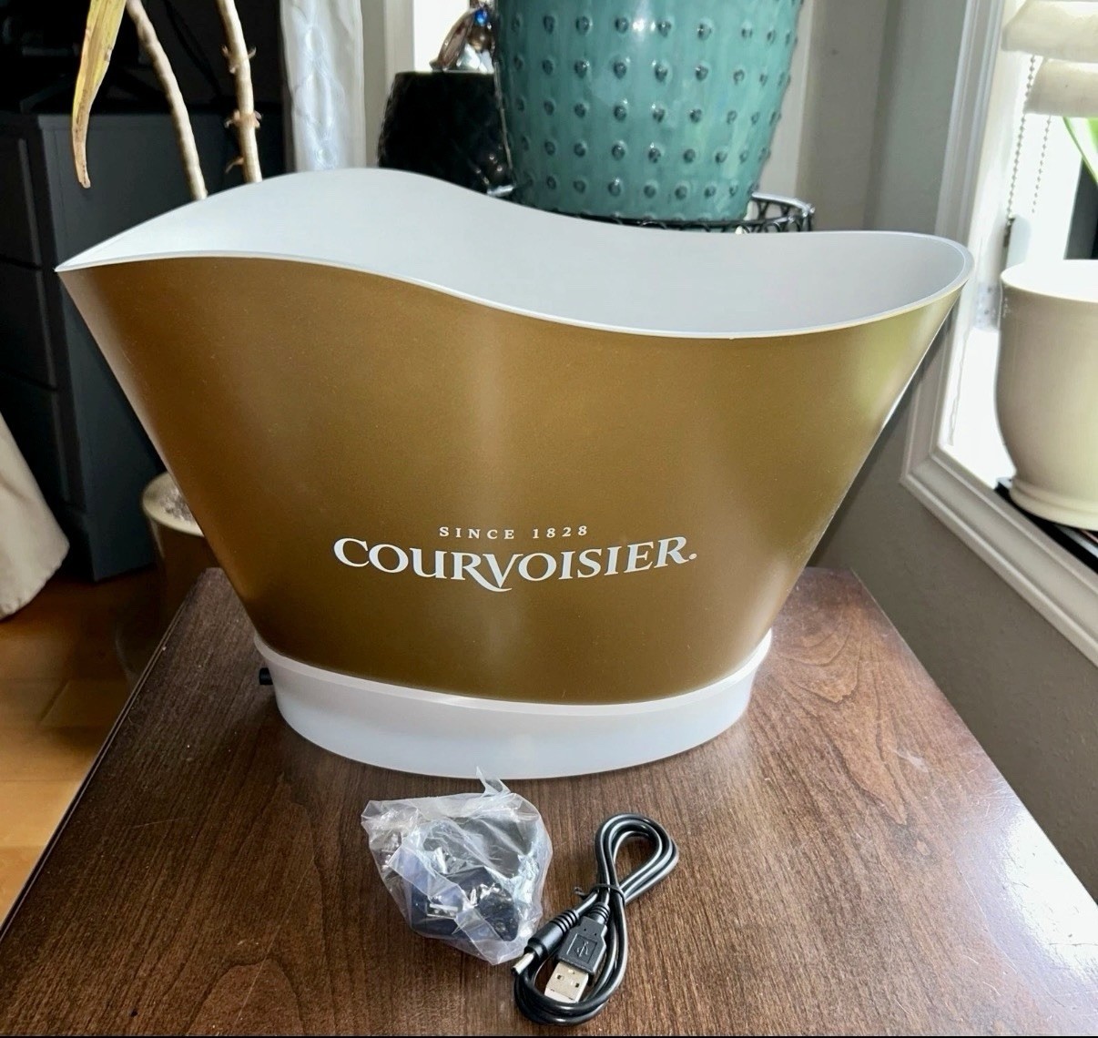 Courvoisier Cognac LED Light Up Chargeable Bottle Service Bar Ice Bucket *NEW*