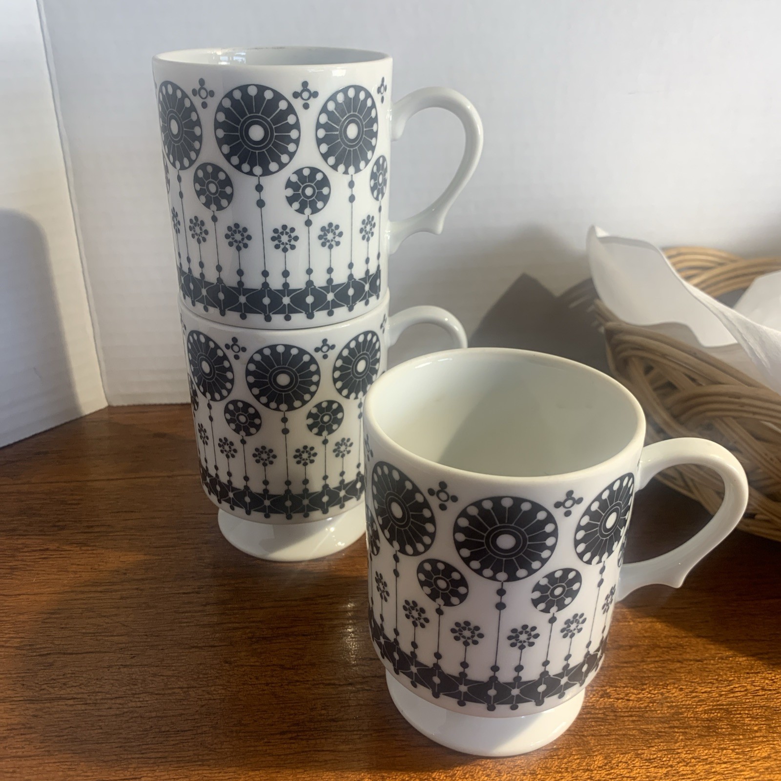 Vtg 60s Flower Power Stackable Mugs Set 3 Black White Porcelain Pedestal Japan Vtg 60s Flower Power Stackable Mugs Set 3 Black White Porcelain Pedestal Japan