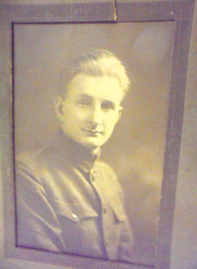 VINTAGE Antique Framed WWI Soldier PORTRAIT with Frame H Tarr Broadway New York