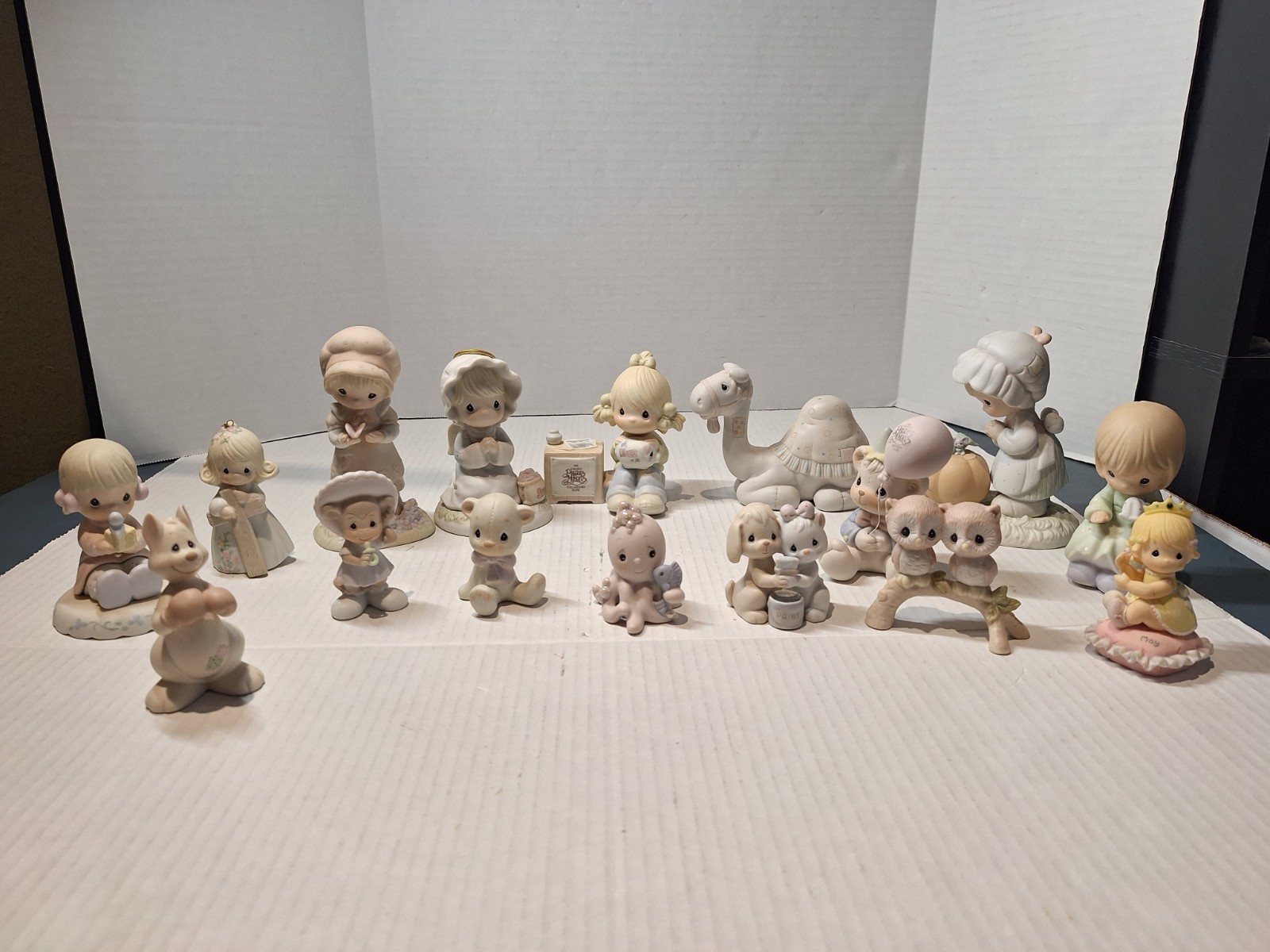 Precious Moments Figurine Lot  Of 16 People Amd Critters Assorted Sizes