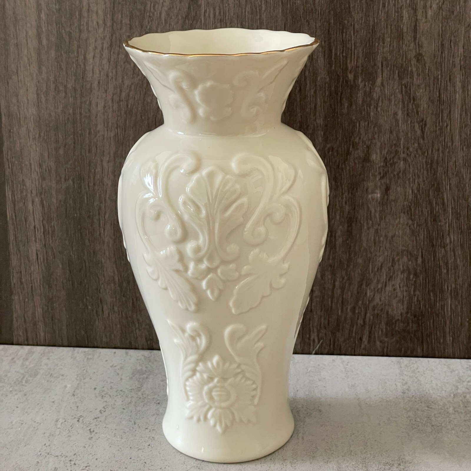 Lenox Vintage Georgian Collection Cream Gold Rim Embossed 7\