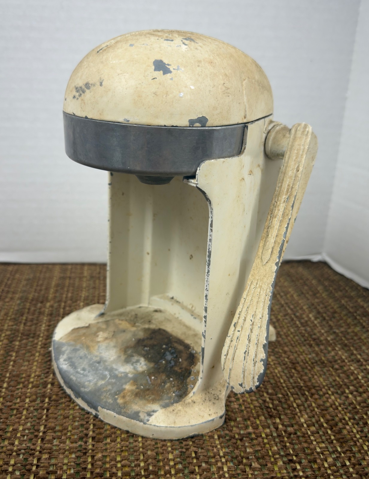 Vintage Rival Juice-O-Mat Citrus Juicer Cream White Cast Iron Hand Crank Press