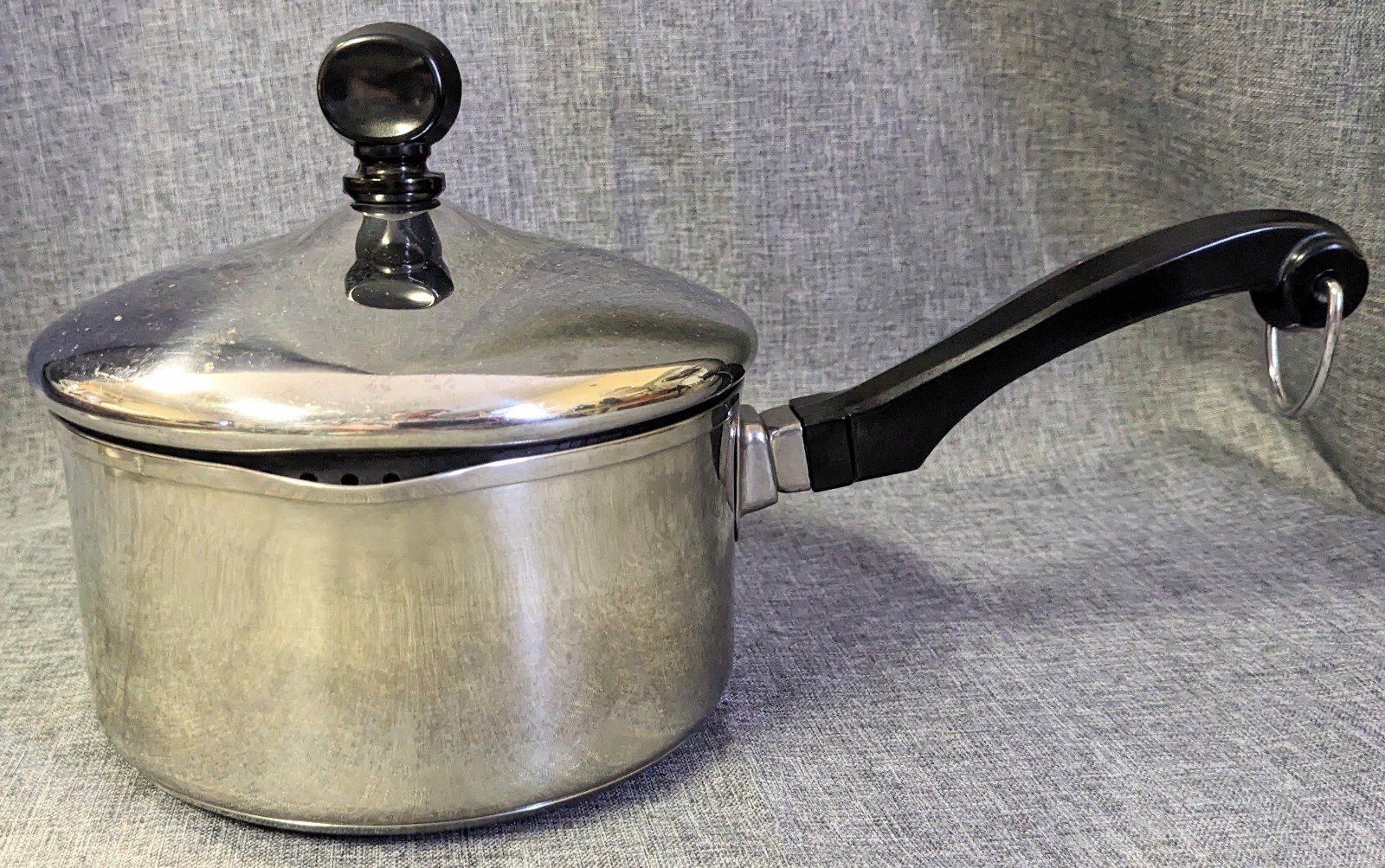 Farberware Stainless Steel 1 Qt Pour Spout Straining Saucepan Pot Lid QQ20T Farberware Stainless Steel 1 Qt Pour Spout Straining Saucepan Pot Lid QQ20T