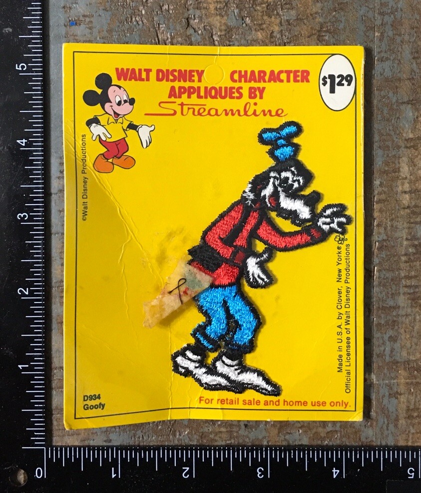 Vintage GOOFY Walt Disney Character Souvenir Sew-On Patch MIP Streamline