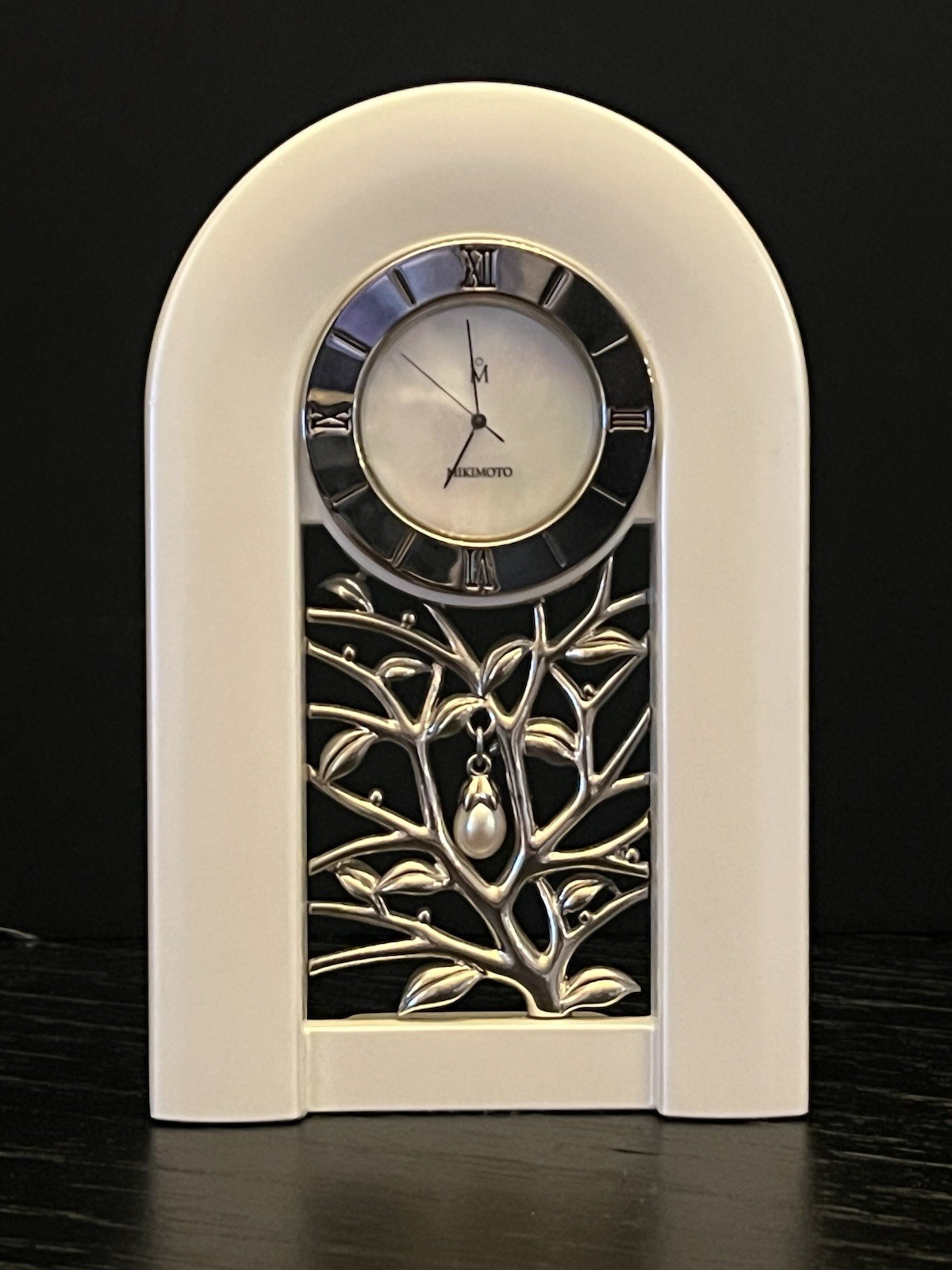 Mikimoto International Pearl Desk Quartz Clock Mikimoto International Pearl Desk Quartz Clock