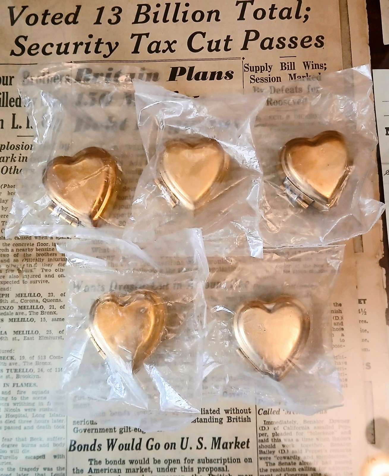Vintage Lot Of 5 Mini Brass Heart Shape Hinged Trinket Boxes 1970s NEVER OPENED Vintage Lot Of 5 Mini Brass Heart Shape Hinged Trinket Boxes 1970s NEVER OPENED