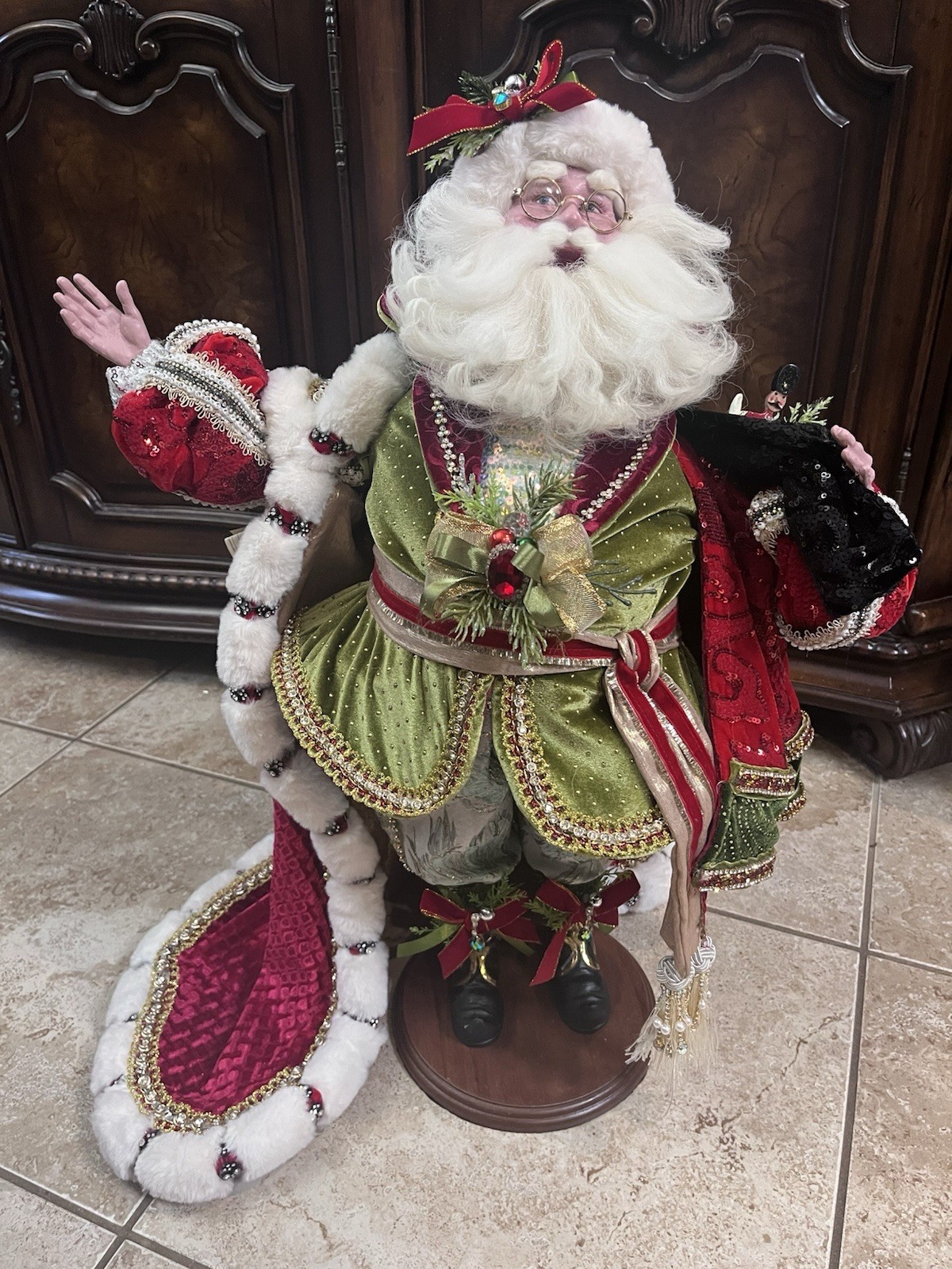 New MARK ROBERTS  OLD ENGLISH SANTA 25