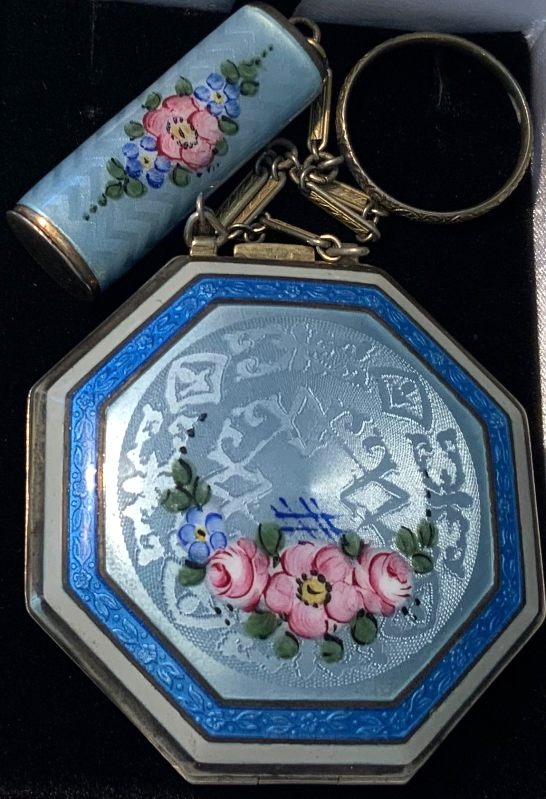 GORGEOUS 1920 Blue Floral *ENAMEL GUILLOCHE*TANGO COMPACT* w LIPSTICK* EXCELLENT GORGEOUS 1920 Blue Floral *ENAMEL GUILLOCHE*TANGO COMPACT* w LIPSTICK* EXCELLENT