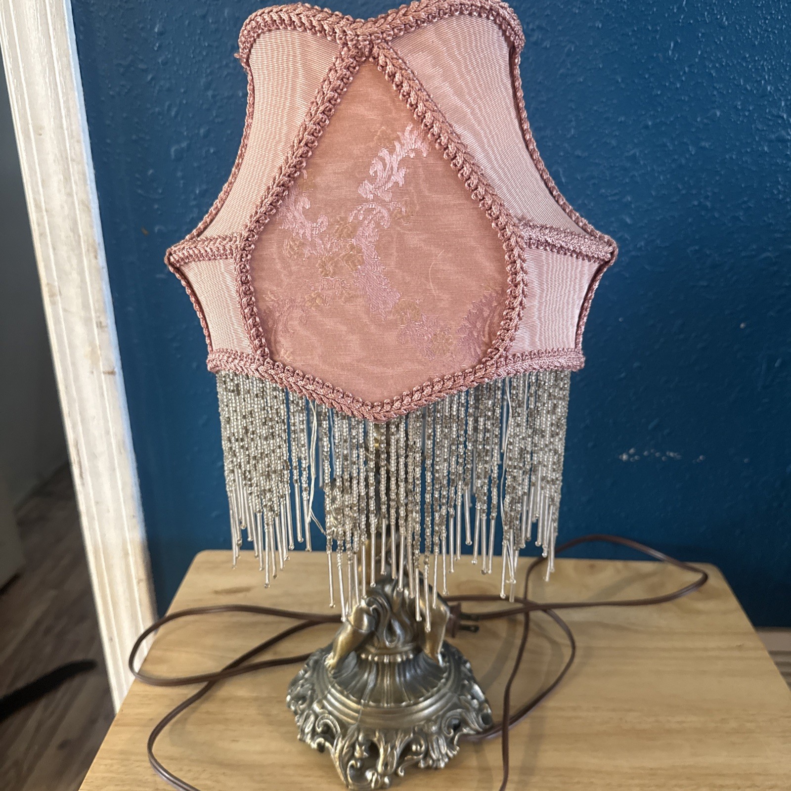 Victorian Style Pink Tulle & Damask Beaded Fringe Accent Table Lamp. L&L WMC Victorian Style Pink Tulle & Damask Beaded Fringe Accent Table Lamp. L&L WMC