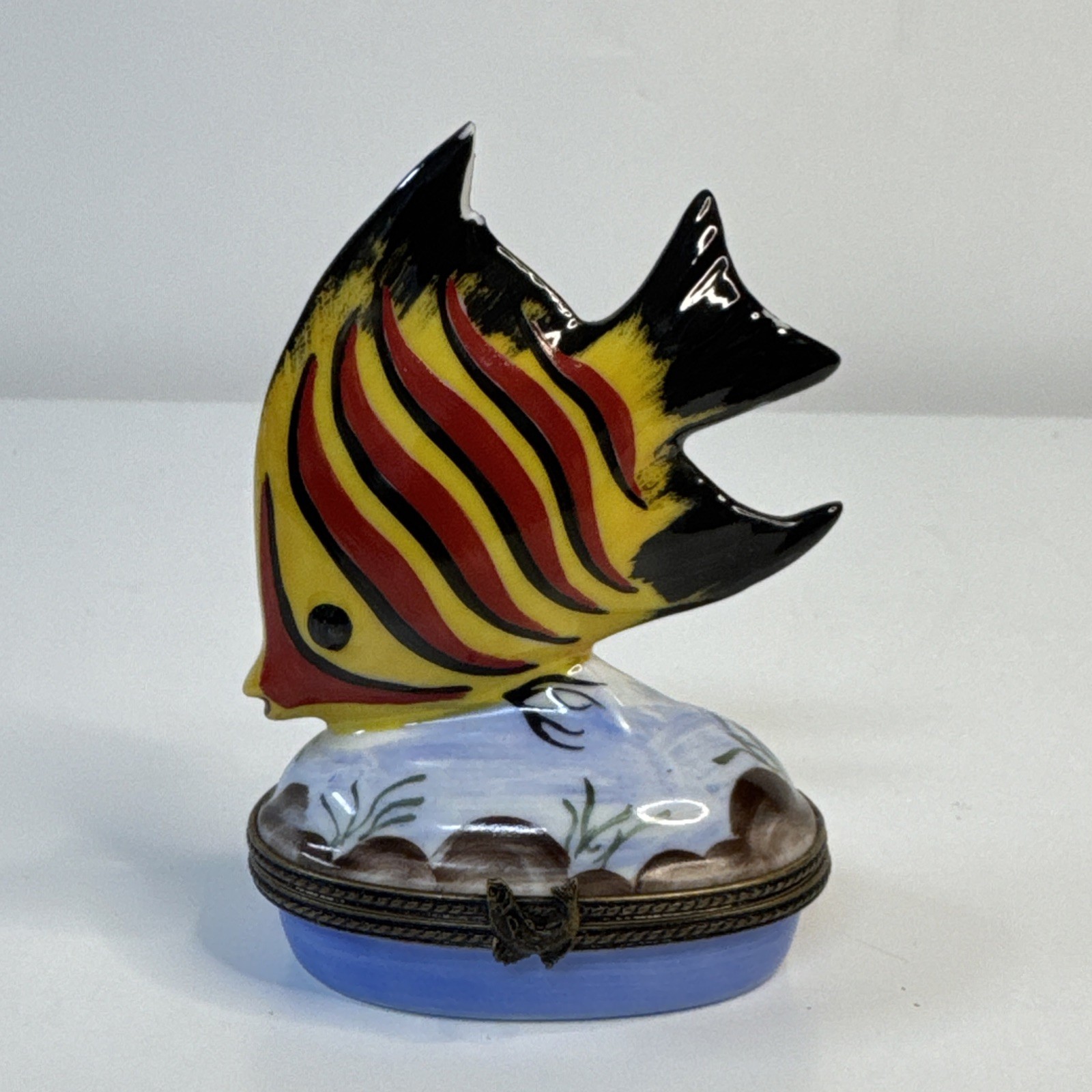 Limoges France Peint Main Fish Hinged Porcelain Trinket Box P.P.A. Painted 3.5” Limoges France Peint Main Fish Hinged Porcelain Trinket Box P.P.A. Painted 3.5”