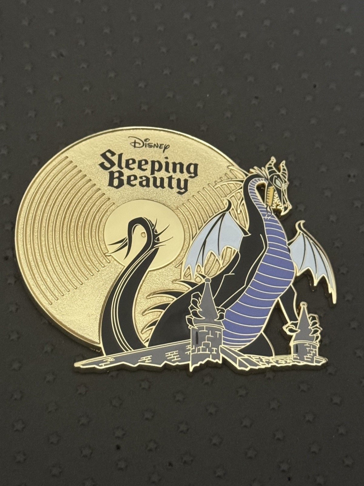 Disney Pink a la Mode Villain Maleficent Dragon Vinyl Sleeping LE 150 Pin CHASER