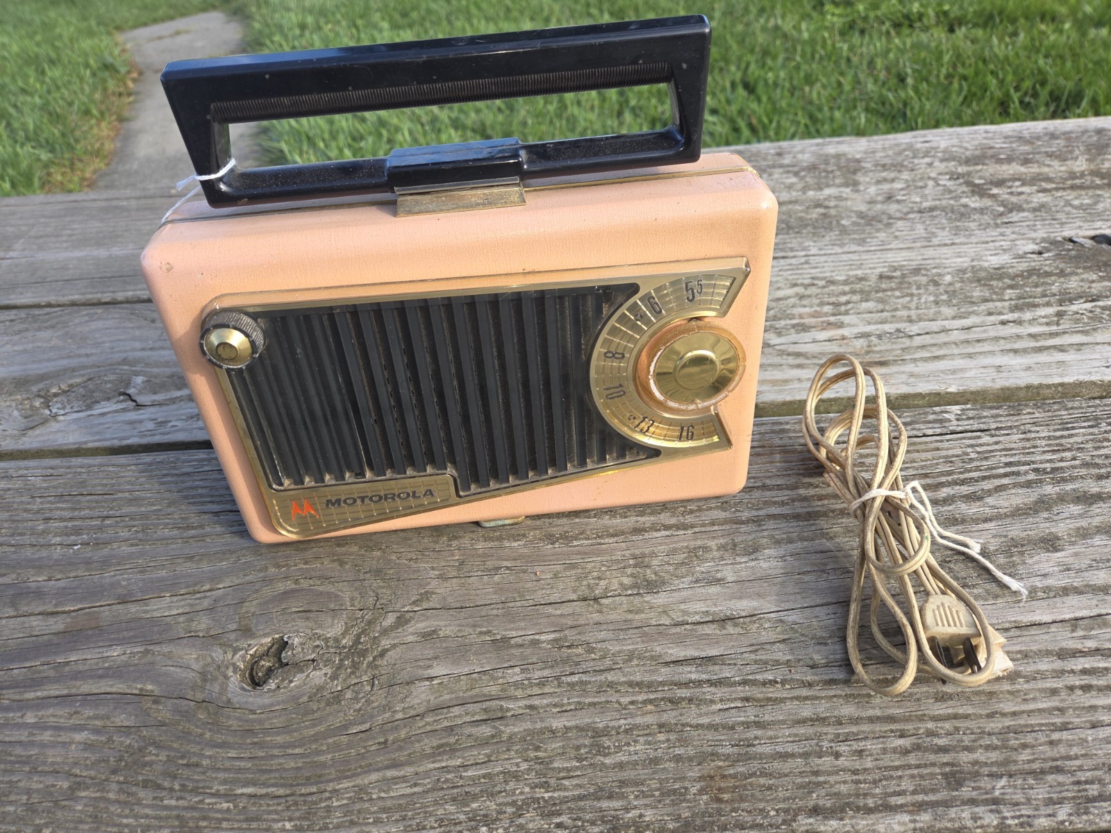 Vintage 1956 MOTOROLA FIESTA Pink Leatherette Tube Radio Model 56L3A
