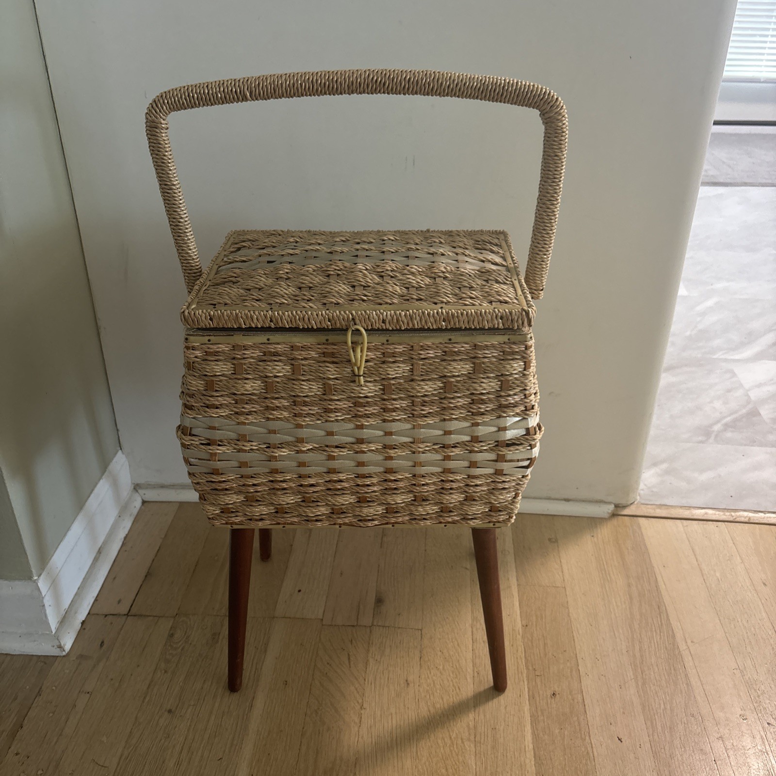 Vintage Dritz Sewing Box W/ Legs, Tray Mid-Century Modern With Sewing Supplies Vintage Dritz Sewing Box W/ Legs, Tray Mid-Century Modern With Sewing Supplies