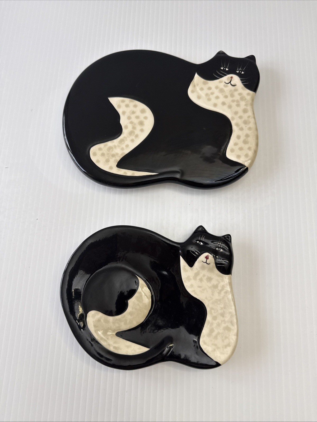 2 Vtg Ceramic Warren Kimble Fat Cat Wall Decor or Spoon Rest Trivit 