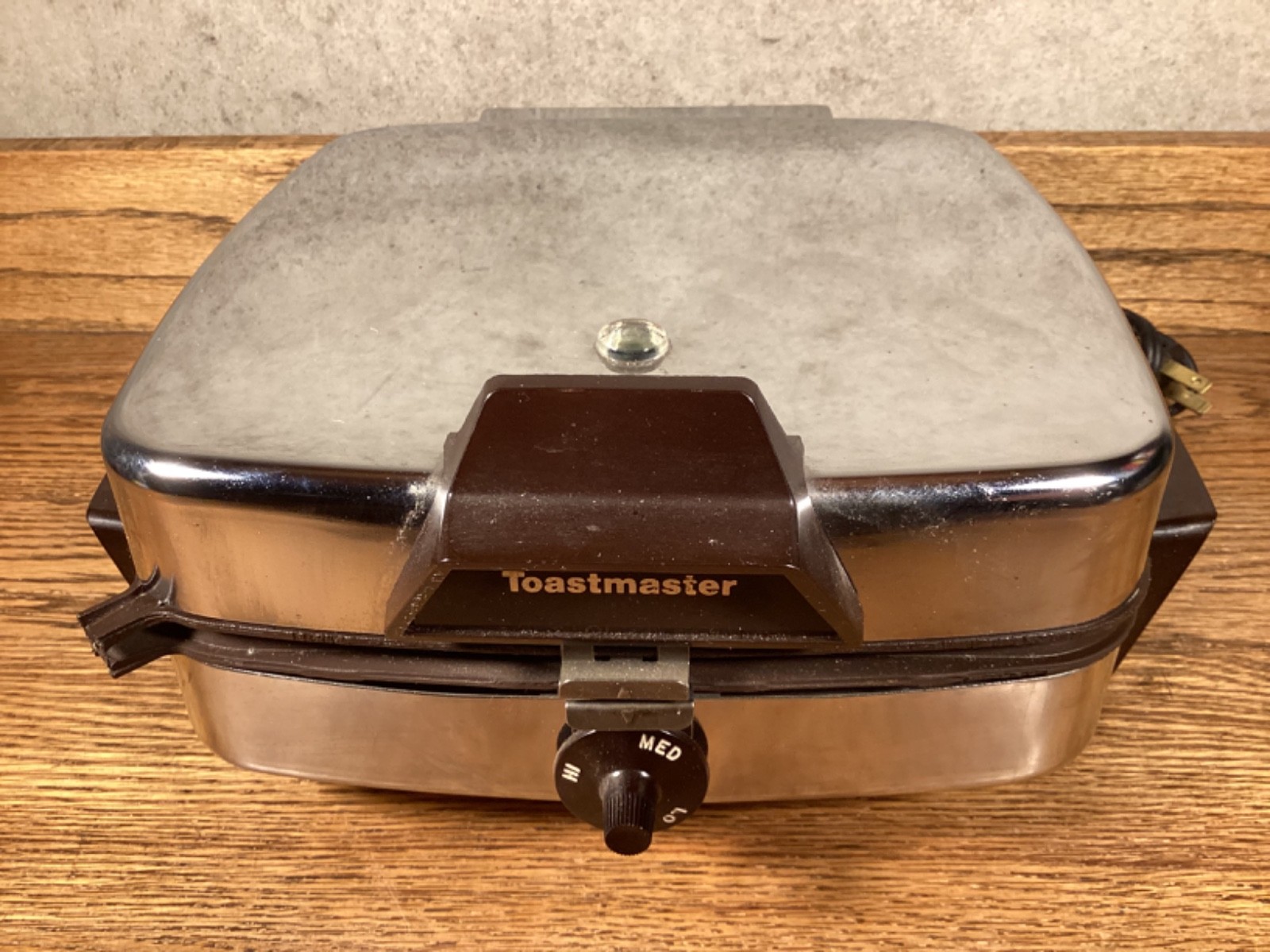 VINTAGE MCM TOASTMASTER MODEL 265 WAFFLE MAKE GRILL WORKS EXCELLENT CONDITION