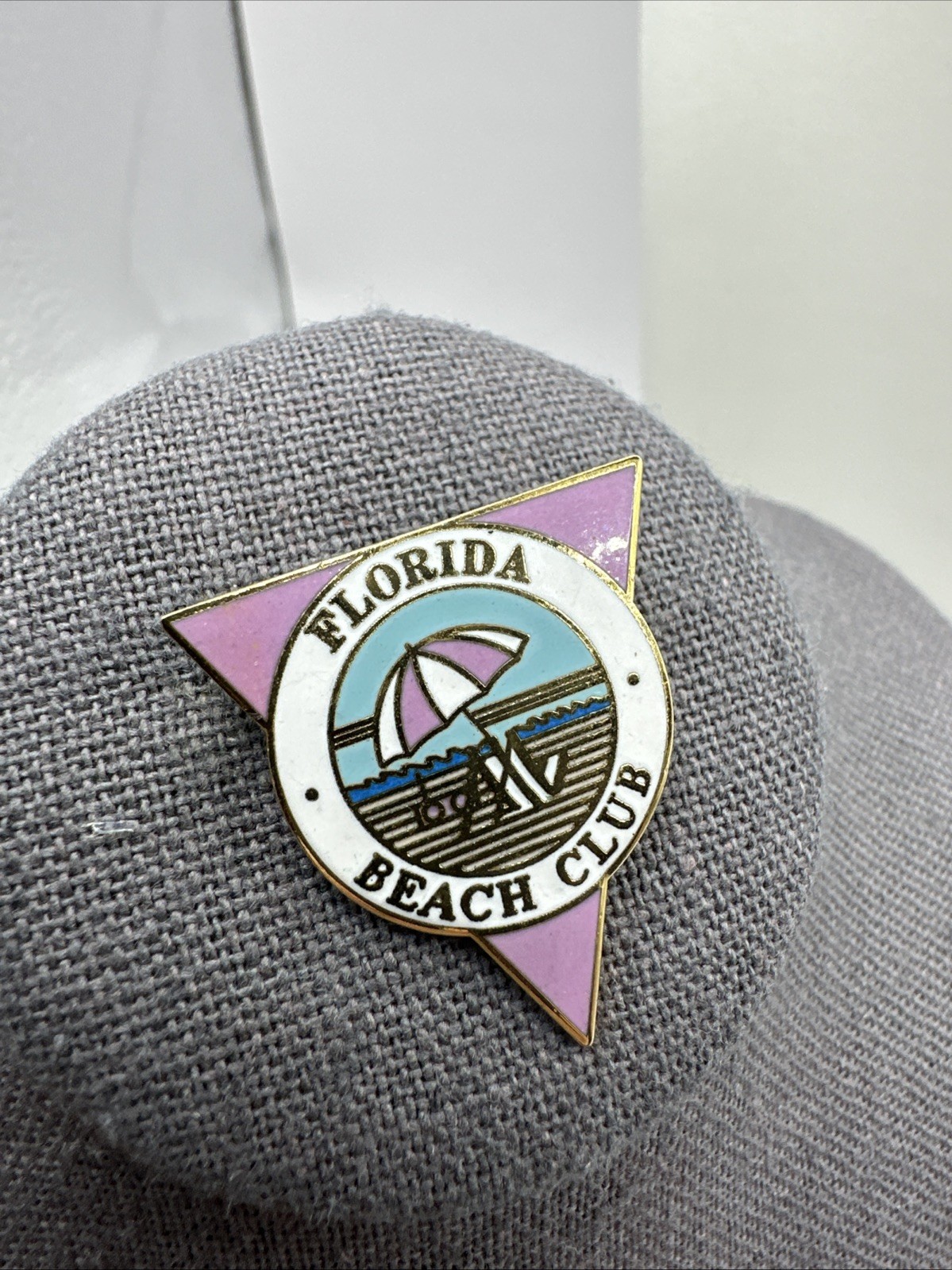 Vintage Pinnacle Designs Florida Beach Palms Umbrella Cloisonne Enamel Lapel Pin