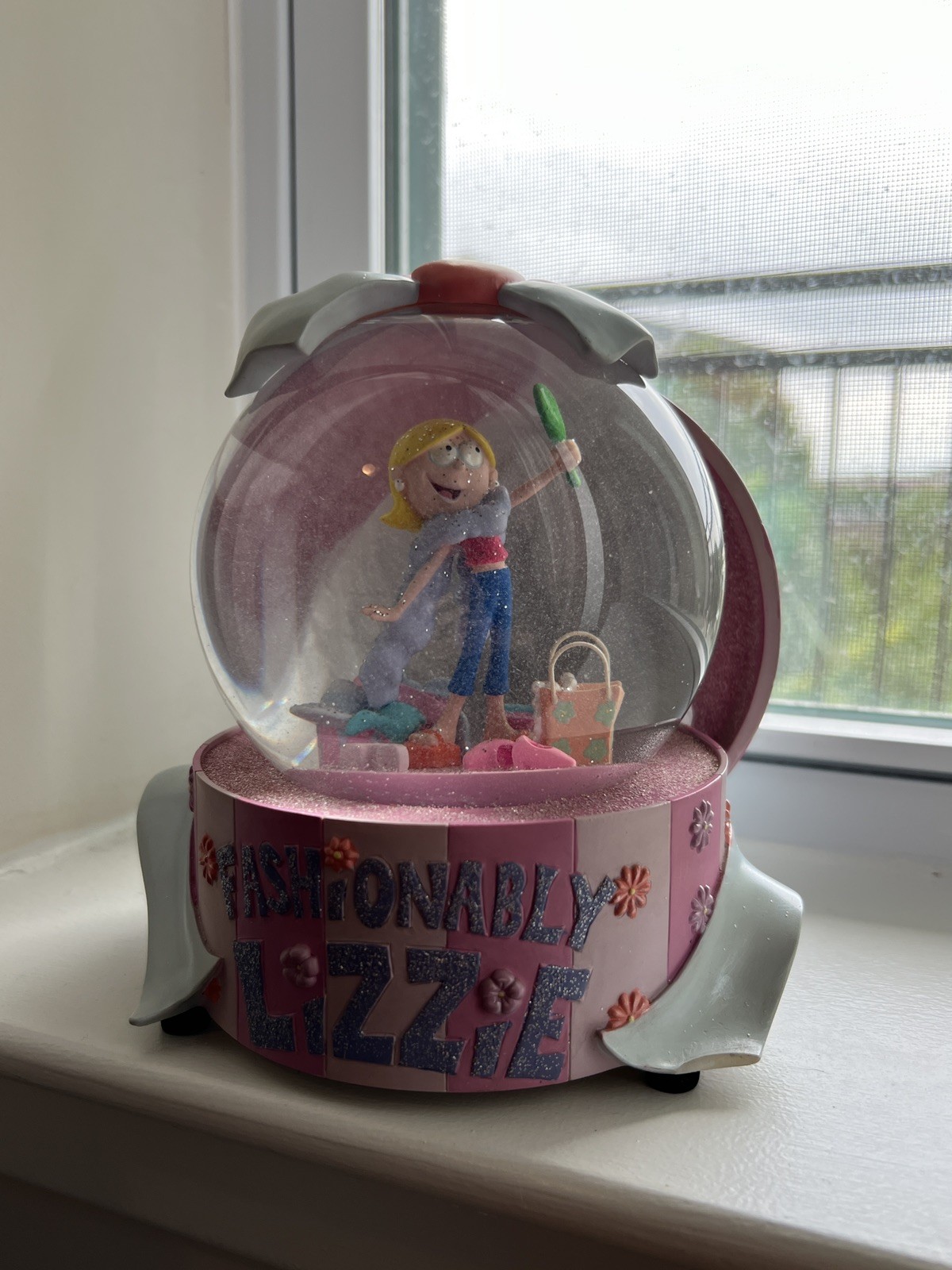 RARE READ Disney Lizzie McGuire Snow Globe Pink Glitter y2k 6