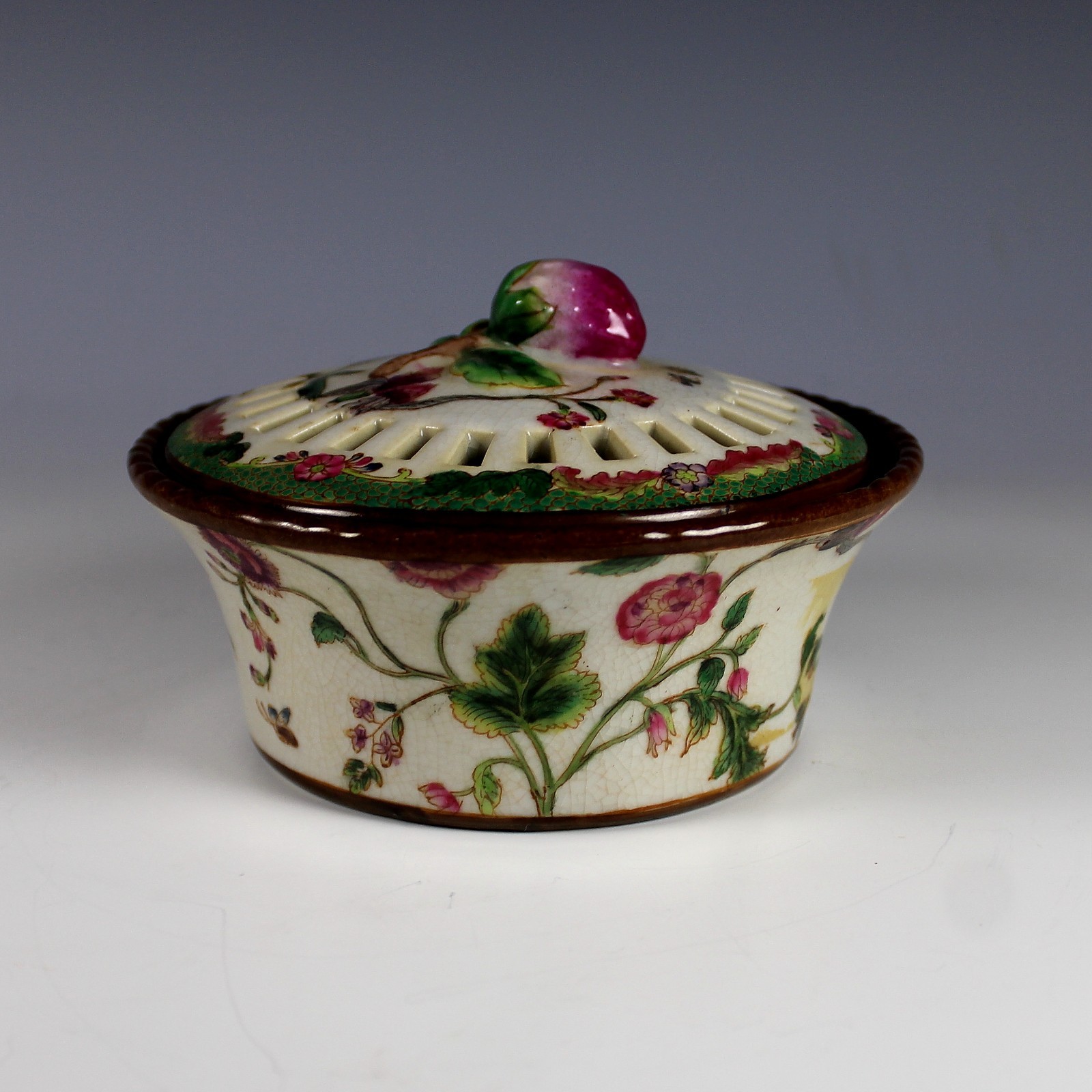 1895 Wong Lee crackled Porcelain Reticulated Lid Censor Brule Parfum Floral