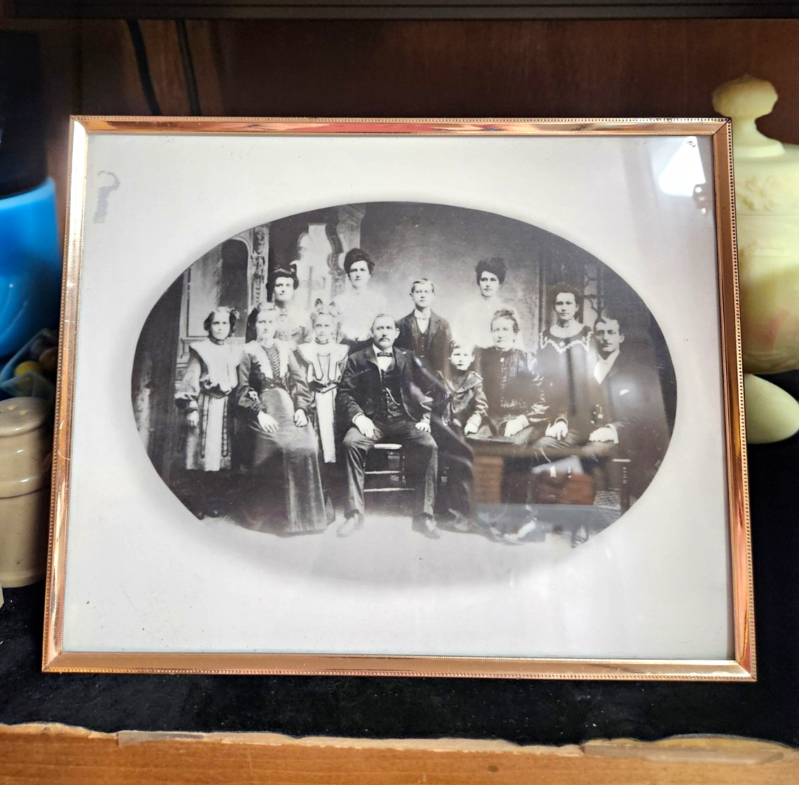 Antique Late Family Portrait Circa 1895-1902 - Original Framed Oval Matte Photo Antique Late Family Portrait Circa 1895-1902 - Original Framed Oval Matte Photo