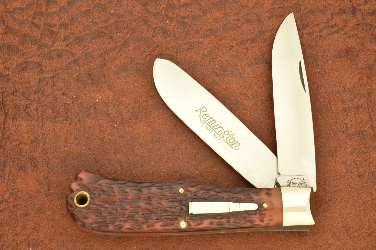 REMINGTON UMC USA 1982 FIRST EDITION JUMBO DELRIN BULLET TRAPPER KNIFE (36158)