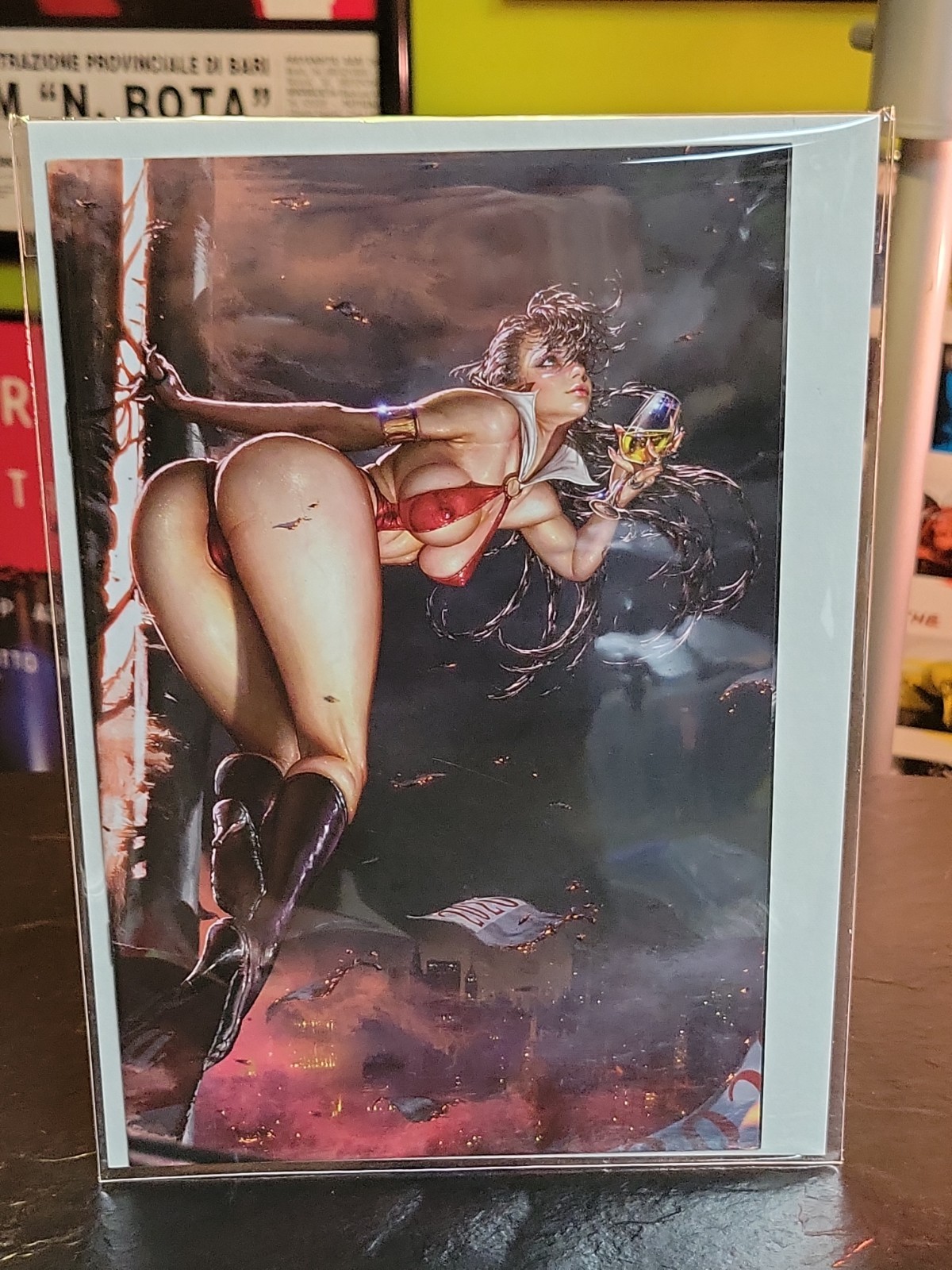 Vampirella #17 v5- Exclusive KyuYong Eom Virgin Variant - Limited to 300 Vampirella #17 v5- Exclusive KyuYong Eom Virgin Variant - Limited to 300