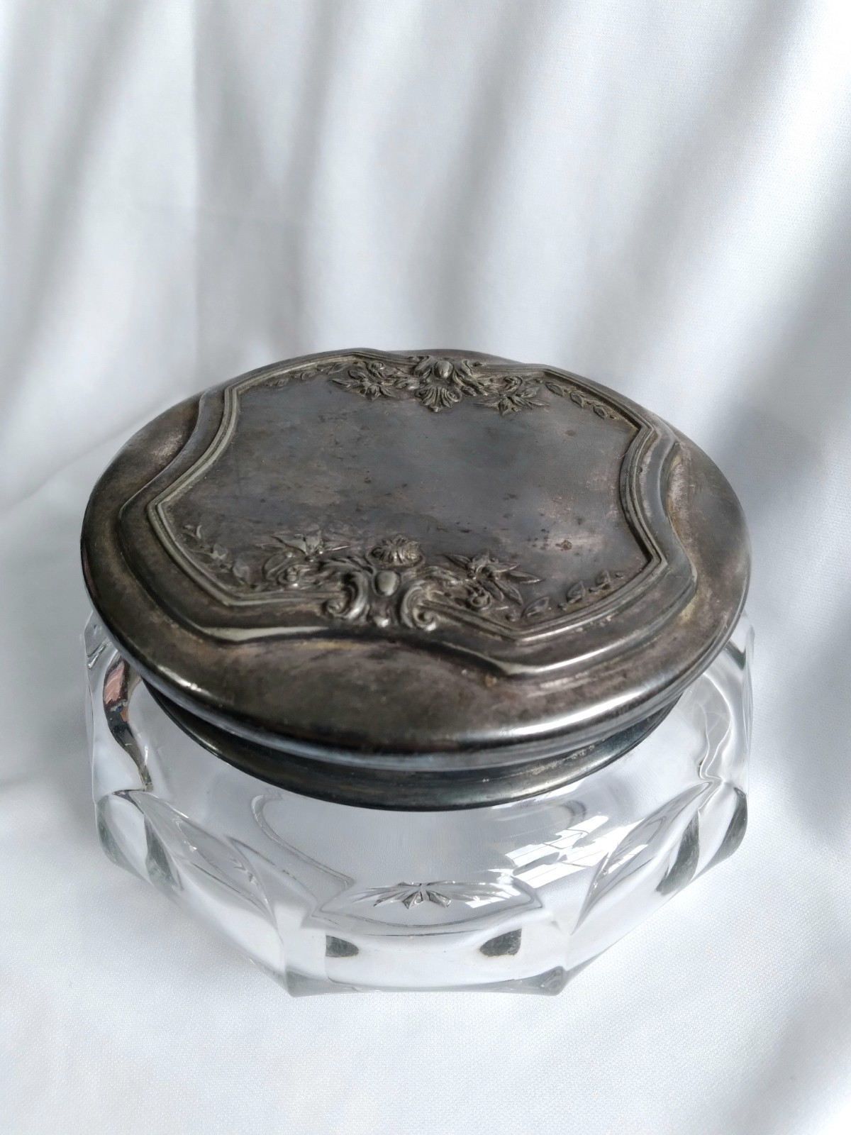 Antique Vintage Victorian Art Nouveau Vanity Trinket Glass Jar Floral Motif Lid Antique Vintage Victorian Art Nouveau Vanity Trinket Glass Jar Floral Motif Lid