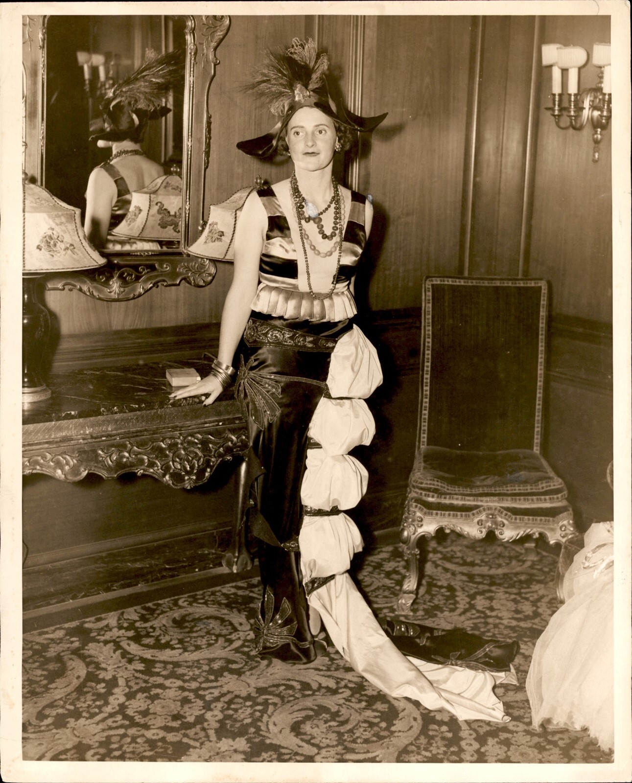LD263 Original Photo MRS L.J. CUSHING UNUSUAL GOWN 1920s SOCIALITE FASHION LD263 Original Photo MRS L.J. CUSHING UNUSUAL GOWN 1920s SOCIALITE FASHION