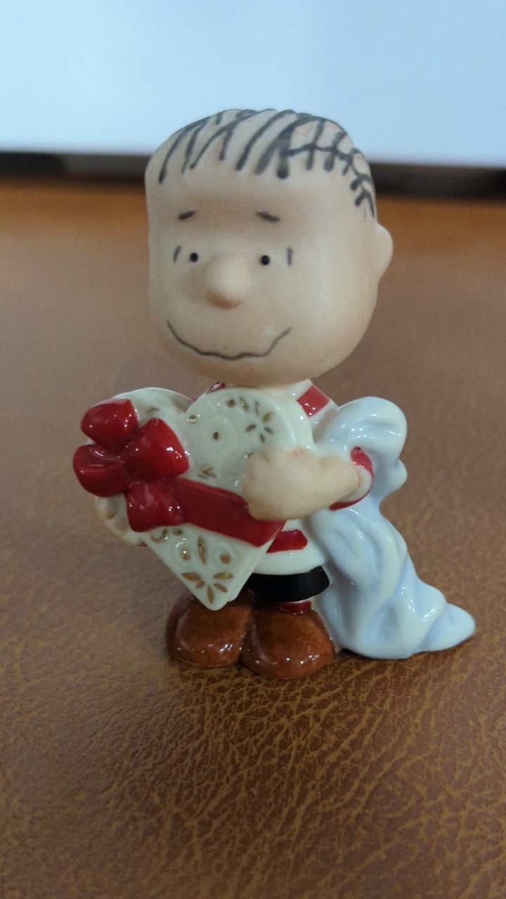 Lenox Peanuts Linus Van Pelt Valentine Heart Gift Security Blanket Figurine