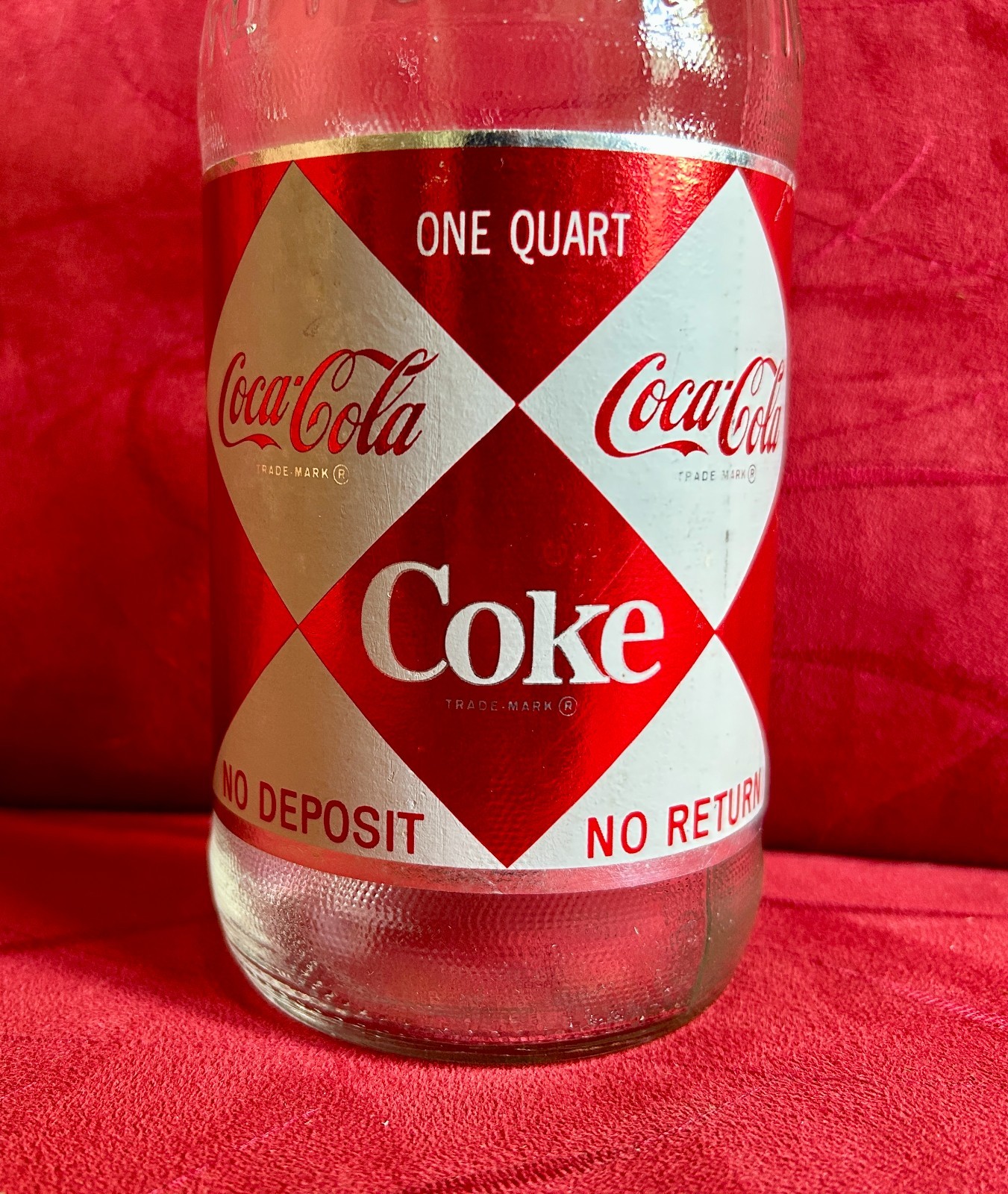 1960s Coca-Cola Foil Paper Diamond Label Twist To Open Glass 1 Quart Bottle