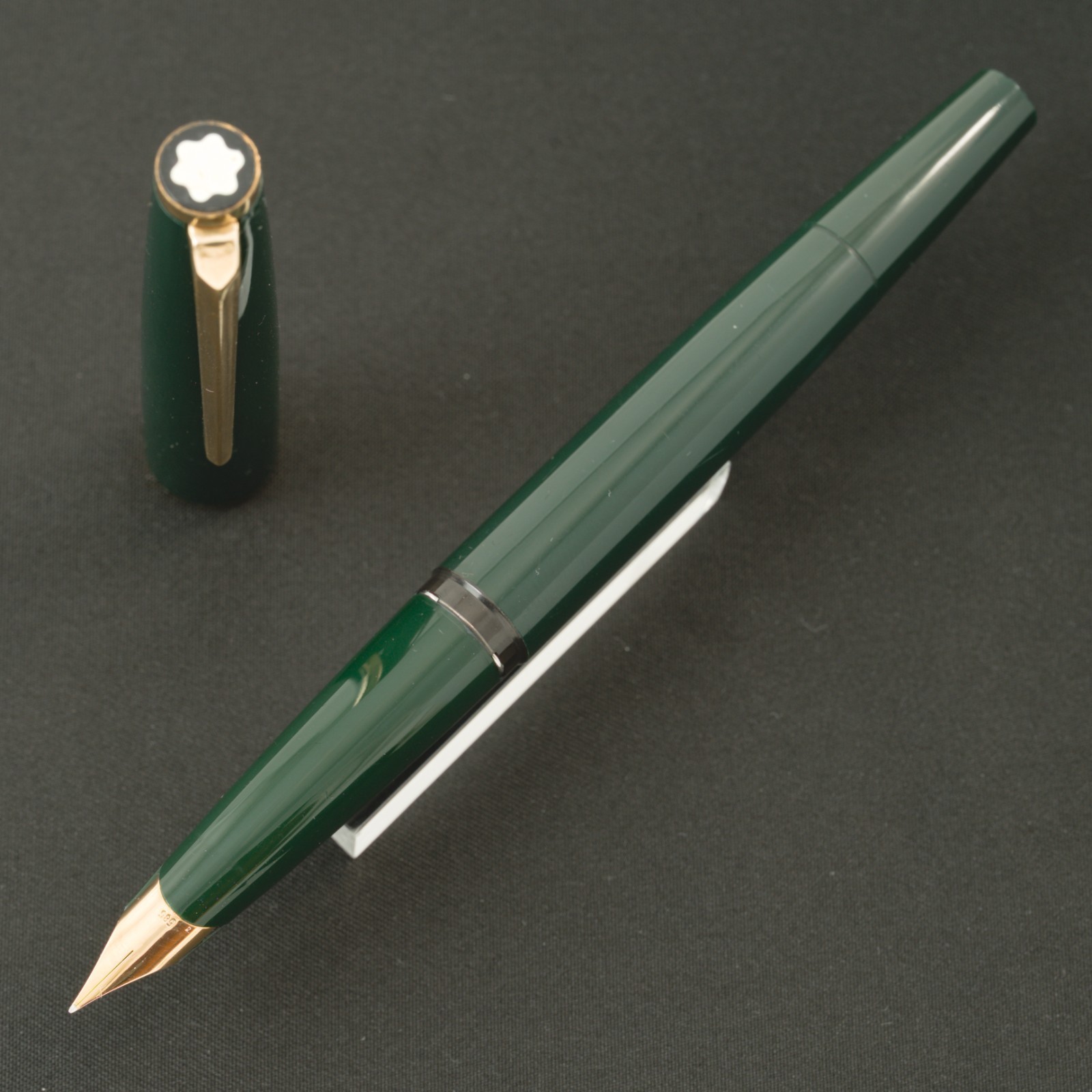Authentic Vintage 1970s Montblanc 320 Forest Green 14K F Piston Fountain Pen Authentic Vintage 1970s Montblanc 320 Forest Green 14K F Piston Fountain Pen