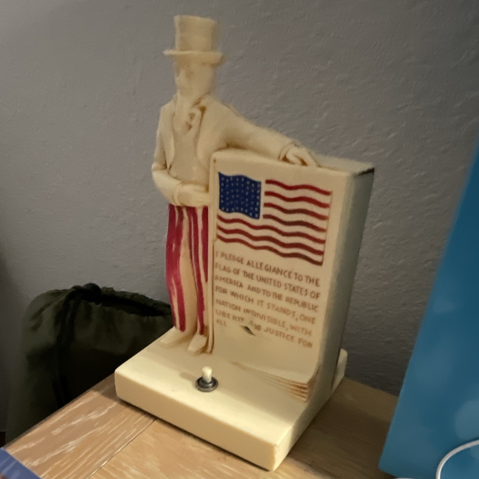 Uncle Sam Pledge of Allegiance Plastic Still Coin Bank w/ American Flag Plaque